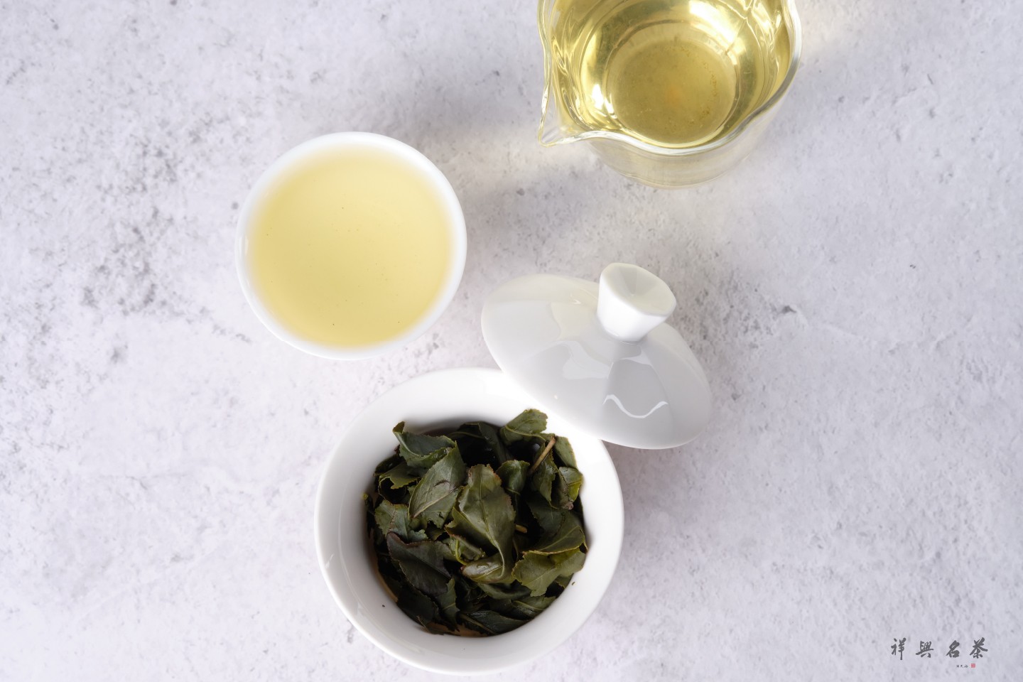 雪山中的茶園